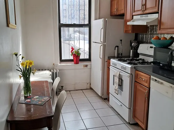 787 Washington Avenue image 1 of 13