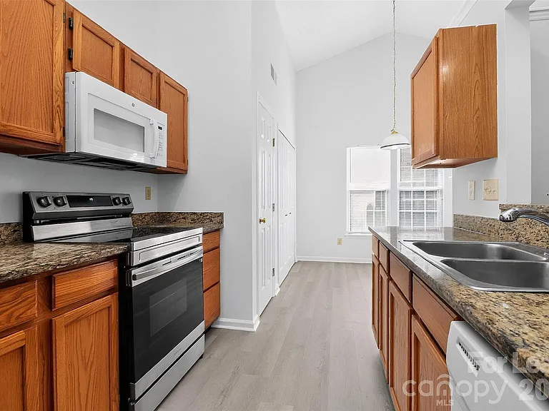 3411 Pondridge Ct — Photo 16
