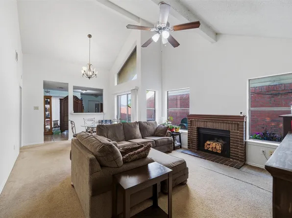 10464 Woodleaf Dr, Dallas, TX 75227