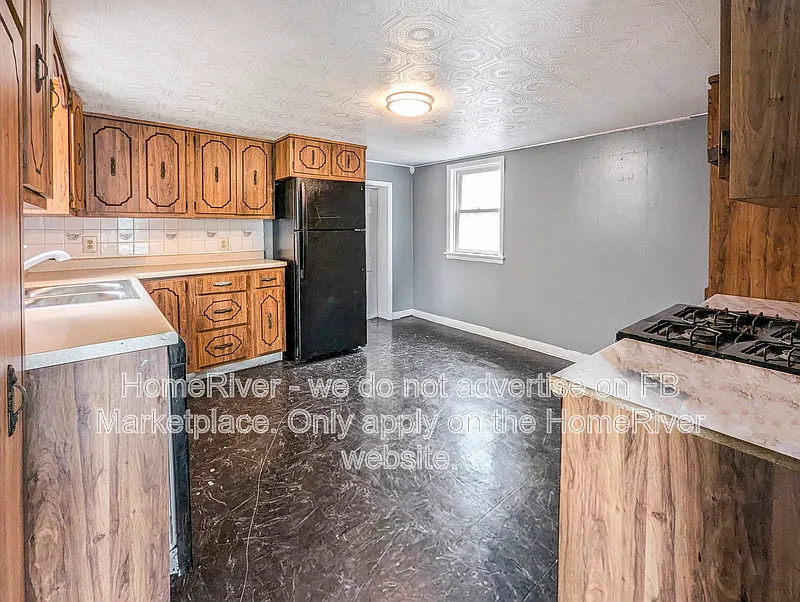 3 bed, 1.0 bath, 1024 sqft, $1,000 — Photo 4