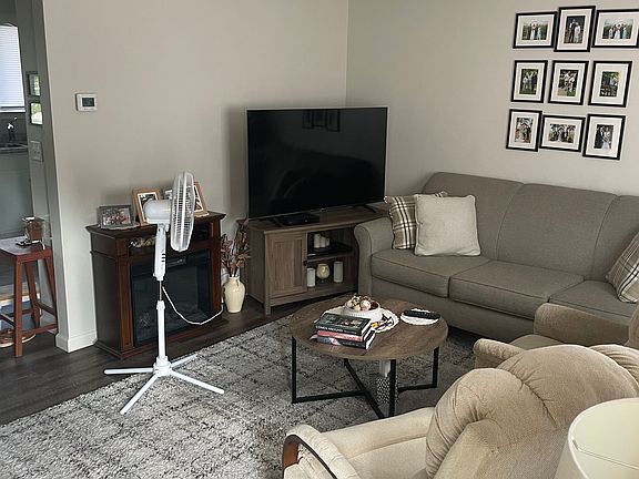 3rd image of 3572 Baywood Pl #3572