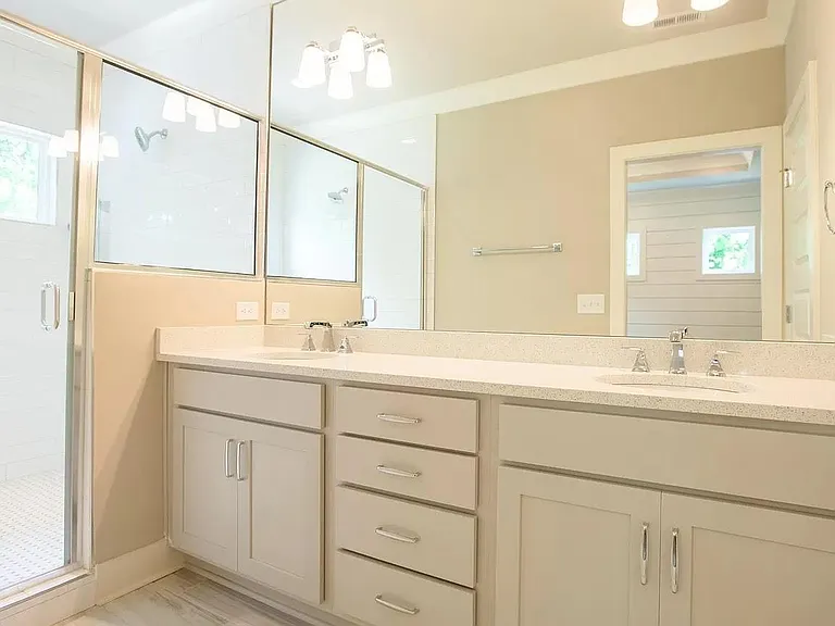 1409A Chester Ave — Photo 15