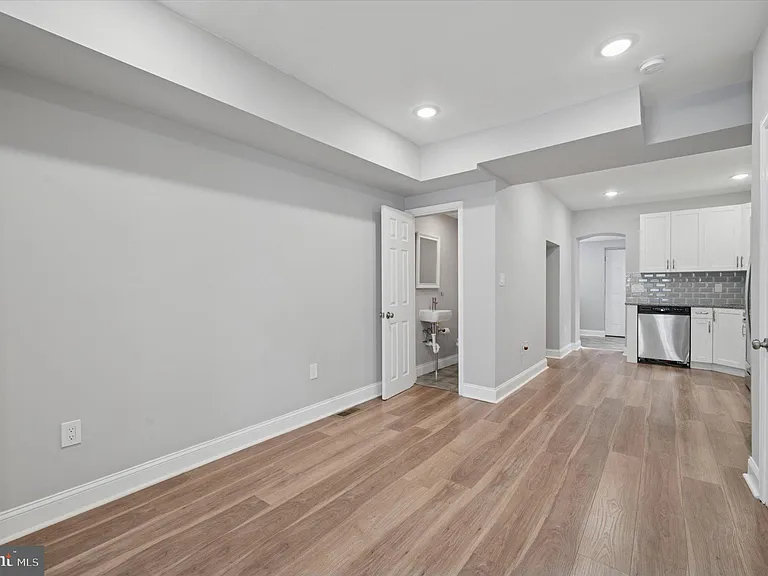 447 Durfor St — Photo 2