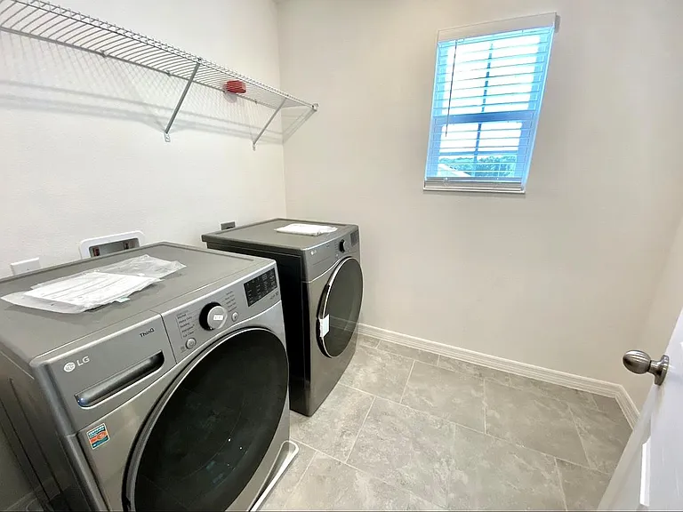 924 Avenal Ln — Photo 34