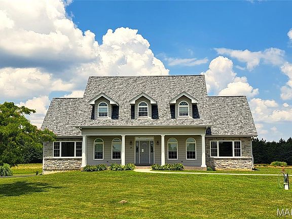 3rd image of 25 Barnstormer Ln