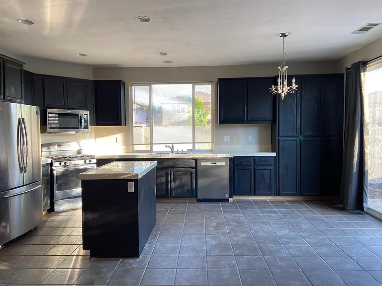 4107 Castle Canyon Ct — Photo 2