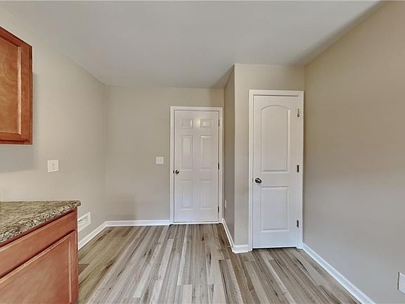 4th image of 257 Christopher Dr