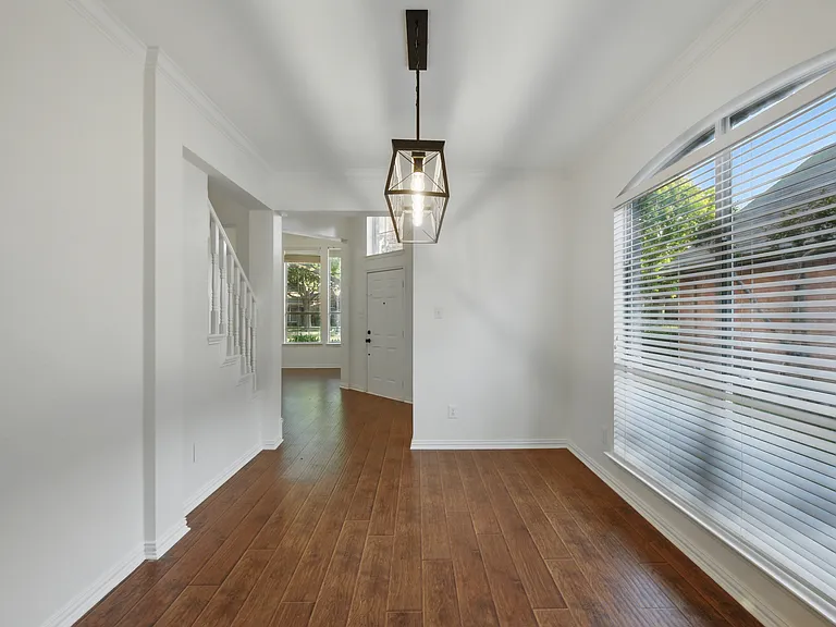 916 Sugarberry Ln — Photo 9