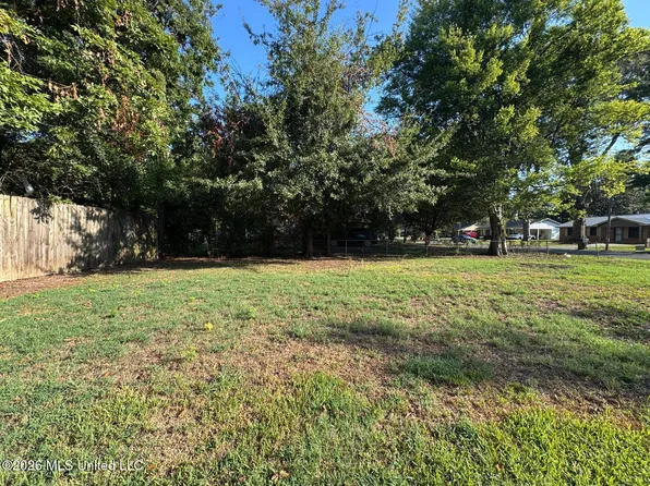 1598 Lisa Dr, Greenville, MS 38703