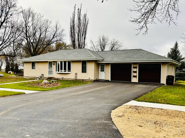 743 2nd St, West Brooklyn, IL 61378