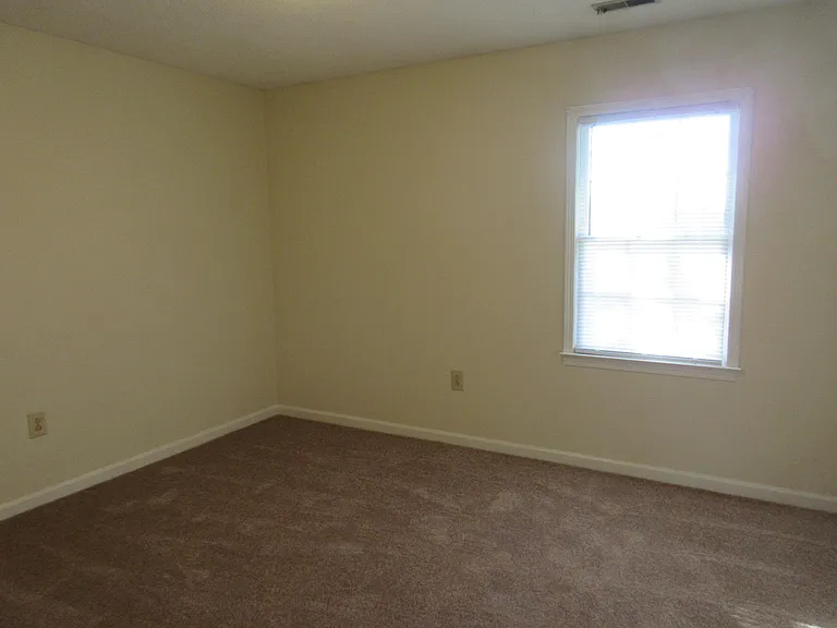 211 W Hampton Ave — Photo 6