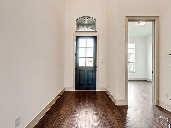 3rd image of 4908 Waldorf Way