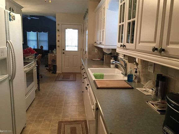 2nd image of 1402 N Altadena Ave