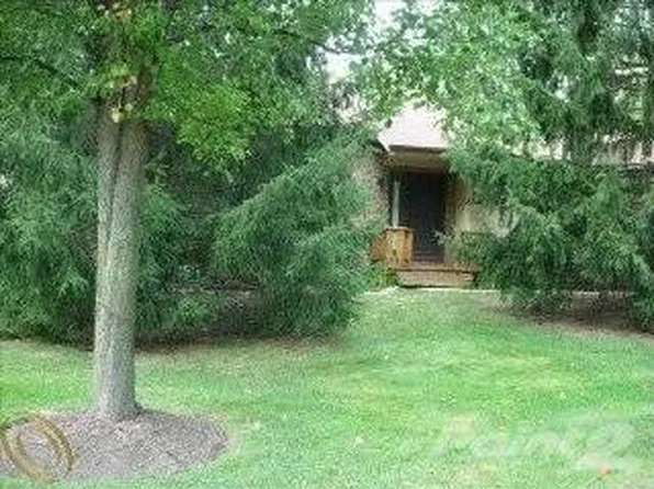 6400 Pinecrest #1, West Bloomfield, MI 48322