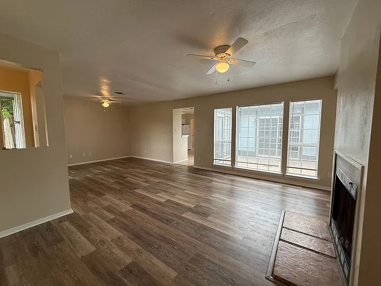 1001 Todd Ln — Photo 4