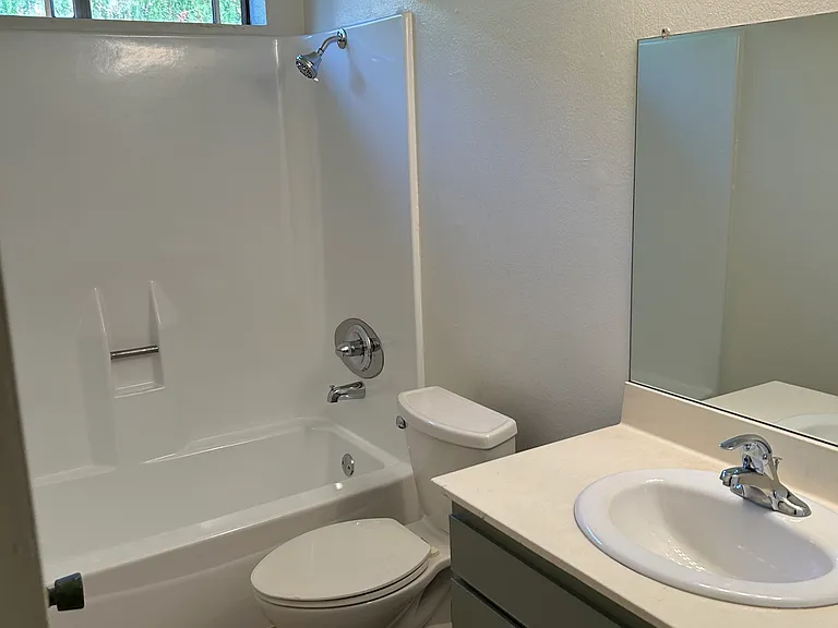 529 Irving Ave #4 — Photo 5