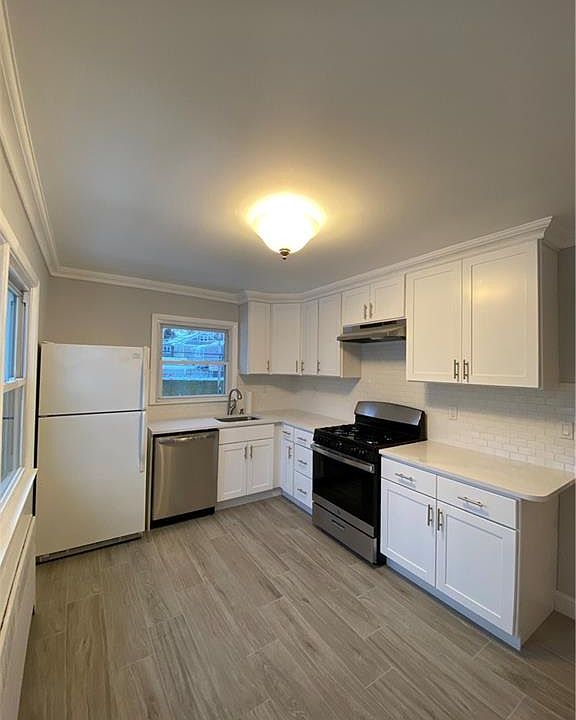 106 Travers Avenue