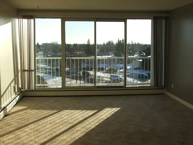1941 Mayor Magrath Dr S — Photo 21