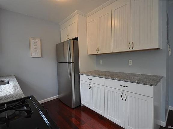 5th image of 9 Sussex Ct APT 403