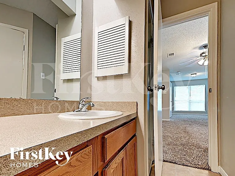 11319 Snow Bay Dr — Photo 9
