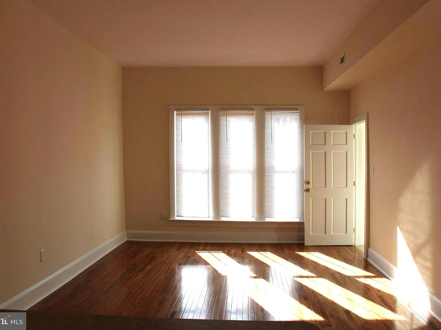 2 bed, 1.0 bath, $1,799 — Photo 2