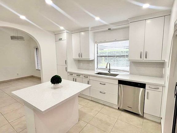 5th image of 7659 Sierra Terrace W