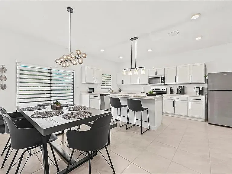 3 bed, 2.5 bath, 1646 sqft, $3,400 — Photo 4