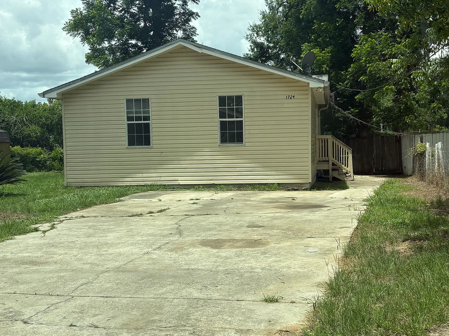 1724 Keith St — Photo 3