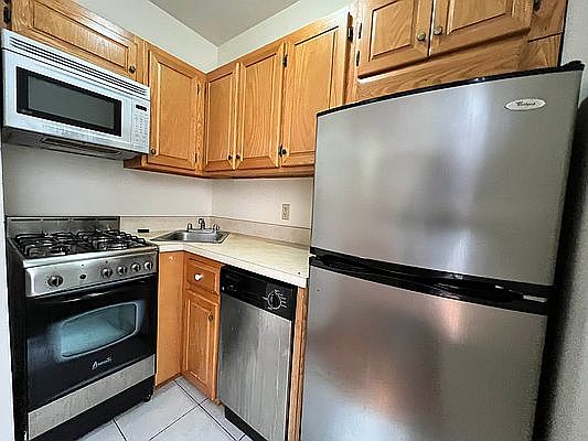 2nd image of 73 W 71st St #4B