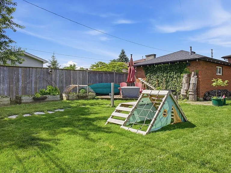 1646 Langlois Ave — Photo 40