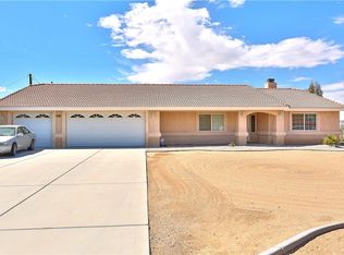 13174 Algonquin Rd, Apple Valley, CA 92308
