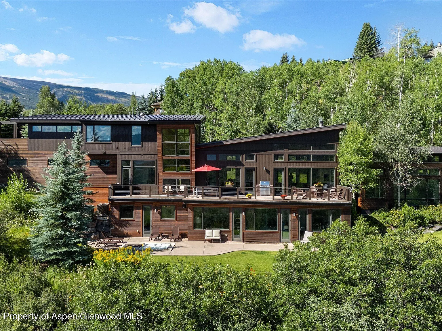 5 bed, 7.0 bath, 5797 sqft, $55,000 — Photo 3