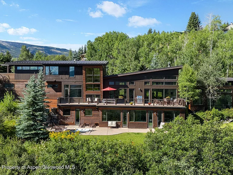 272 Oak Ridge Rd — Photo 3