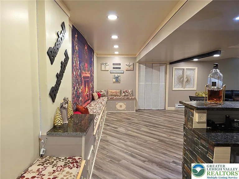 1052 Kingston Ln — Photo 35