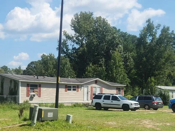 4233 Riverpoint Dr, Fayetteville, NC 28306