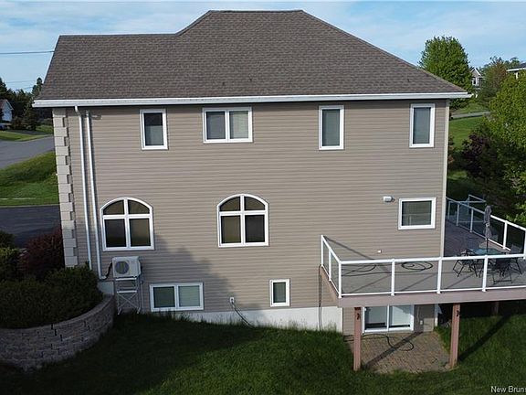 4th image of 4 Admiralty Dr