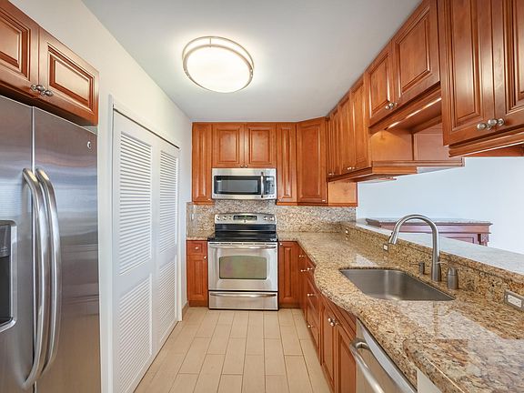 3rd image of 3930 S Roosevelt Blvd #E305