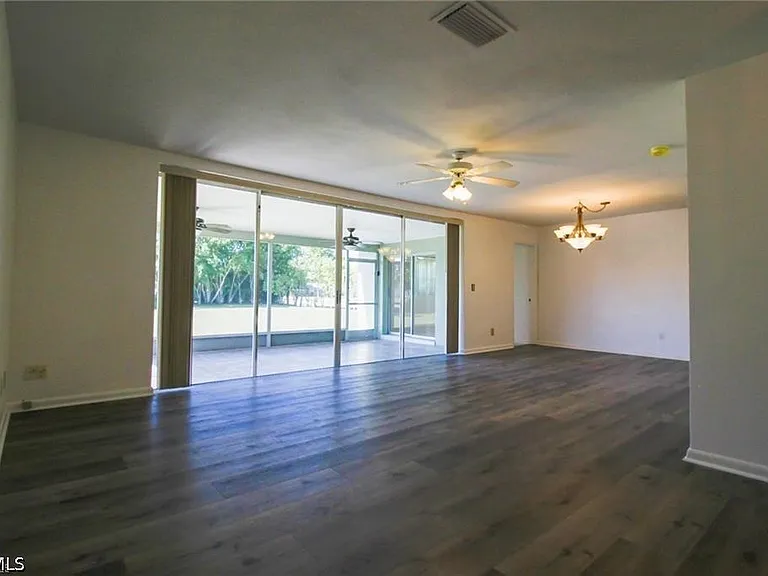 5302 Malibu Ct — Photo 4