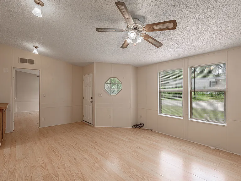1323 Avenue E — Photo 3
