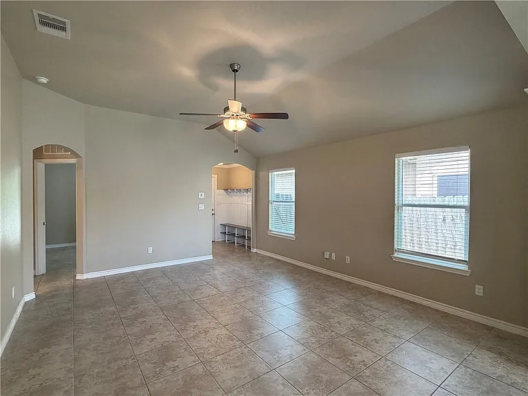 8033 Cormorant Dr — Photo 7