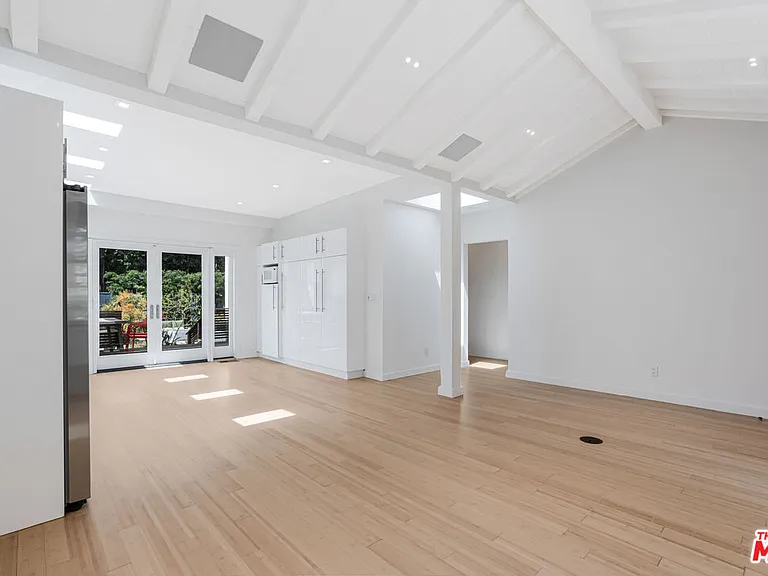 4155 Lincoln Ave — Photo 5