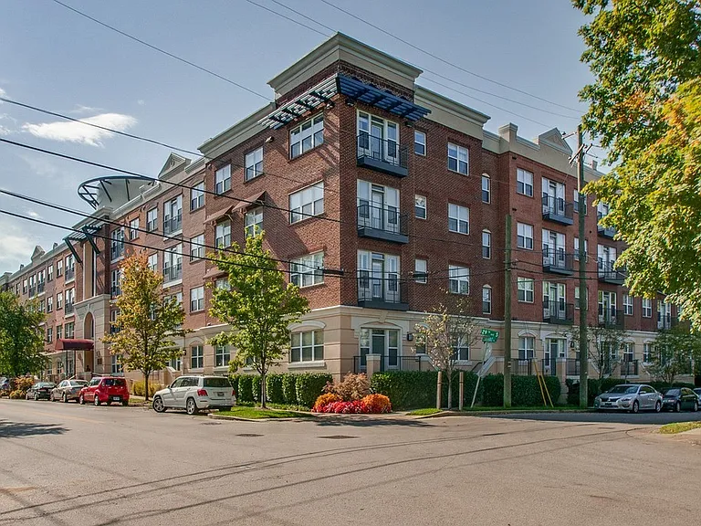 3000 Vanderbilt Pl #322 — Photo 2
