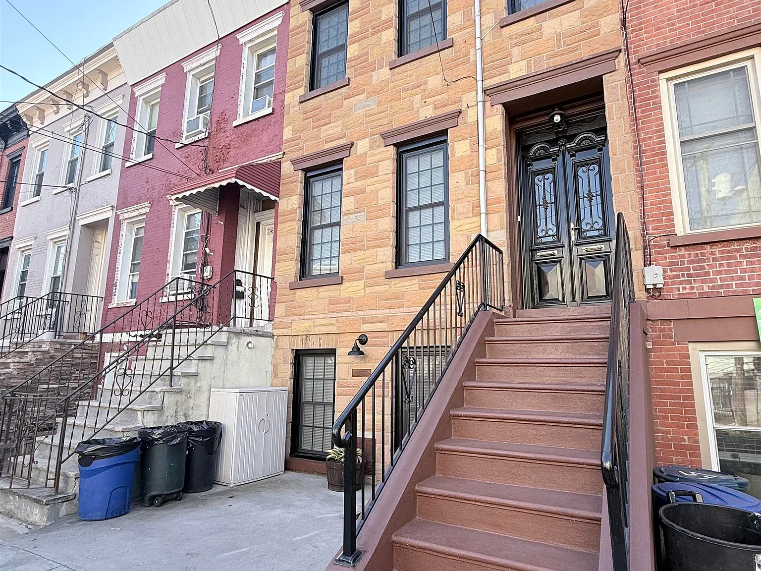 2 bed, 1.5 bath, 1100 sqft, $3,300 — Photo 2