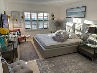 Shore Club Condo — Photo 4