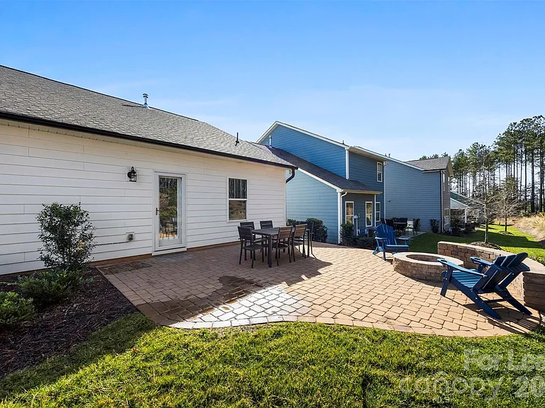 21216 Sanctuary Dr — Photo 24