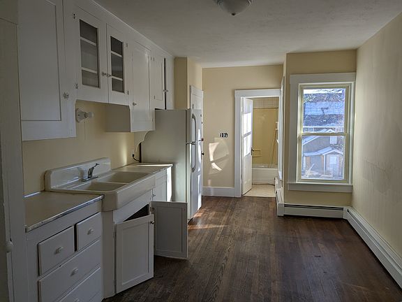 5th image of 6 1/2 Blossom St #2