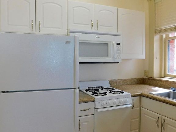 3rd image of 900 Powell St APT 7