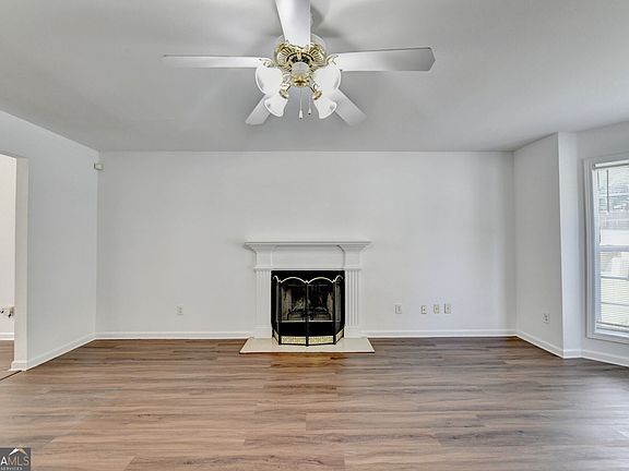 3rd image of 6383 Grand Hickory Dr
