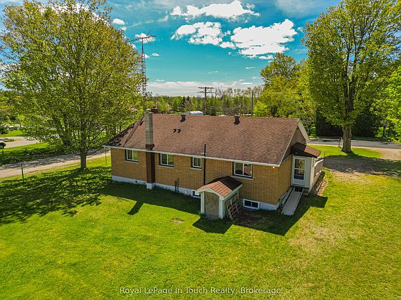 3rd image of 859 Cedar Point Rd