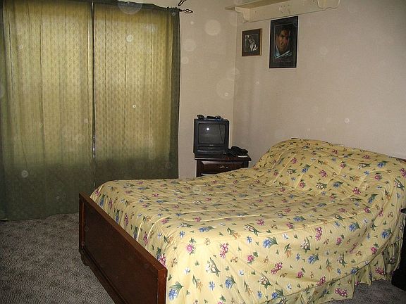 Master Bedroom (w/bath)